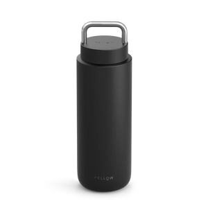 Matte zwarte geïsoleerde thermosbeker met praktisch handvat voor onderweg, onderdeel van Take away, Fellow, Laatste nieuws, alles over koffie.