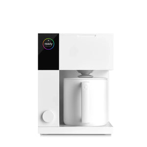 Moderne witte koffiebrouwer voor handmatige bereiding met precisie en controle, onderdeel van Fellow, alles over koffie.