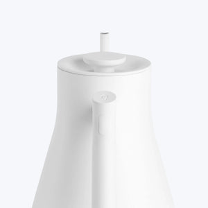 Witte elektrische waterkoker met smalle tuit en digitale bediening, onderdeel van Fellow, Waterkoker, EspressoGear, alles over koffie