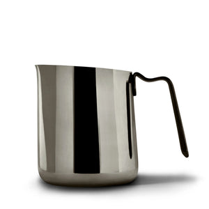 Roestvrijstalen melkkannetje met nauwkeurige schenking voor latte art, ergonomisch handvat, barista espresso-accessoire, alles over koffie.