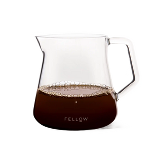 Glasserveerkannetje voor precieze koffieservering, modern design, espressotoebehoren, laatste nieuws, alles over koffie.