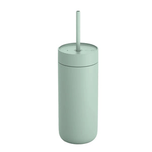 Geïsoleerde mintgroene reismok voor koude dranken met rietje, onderdeel van Fellow, Take away, Laatste nieuws, alles over koffie.