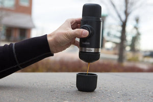 Draagbare espressomachine met adapter voor Nespresso OriginalLine, perfect voor barista's en draagbare koffiebrouwers.